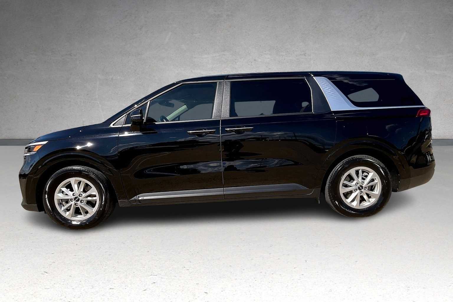 2024 Kia Carnival LX 3