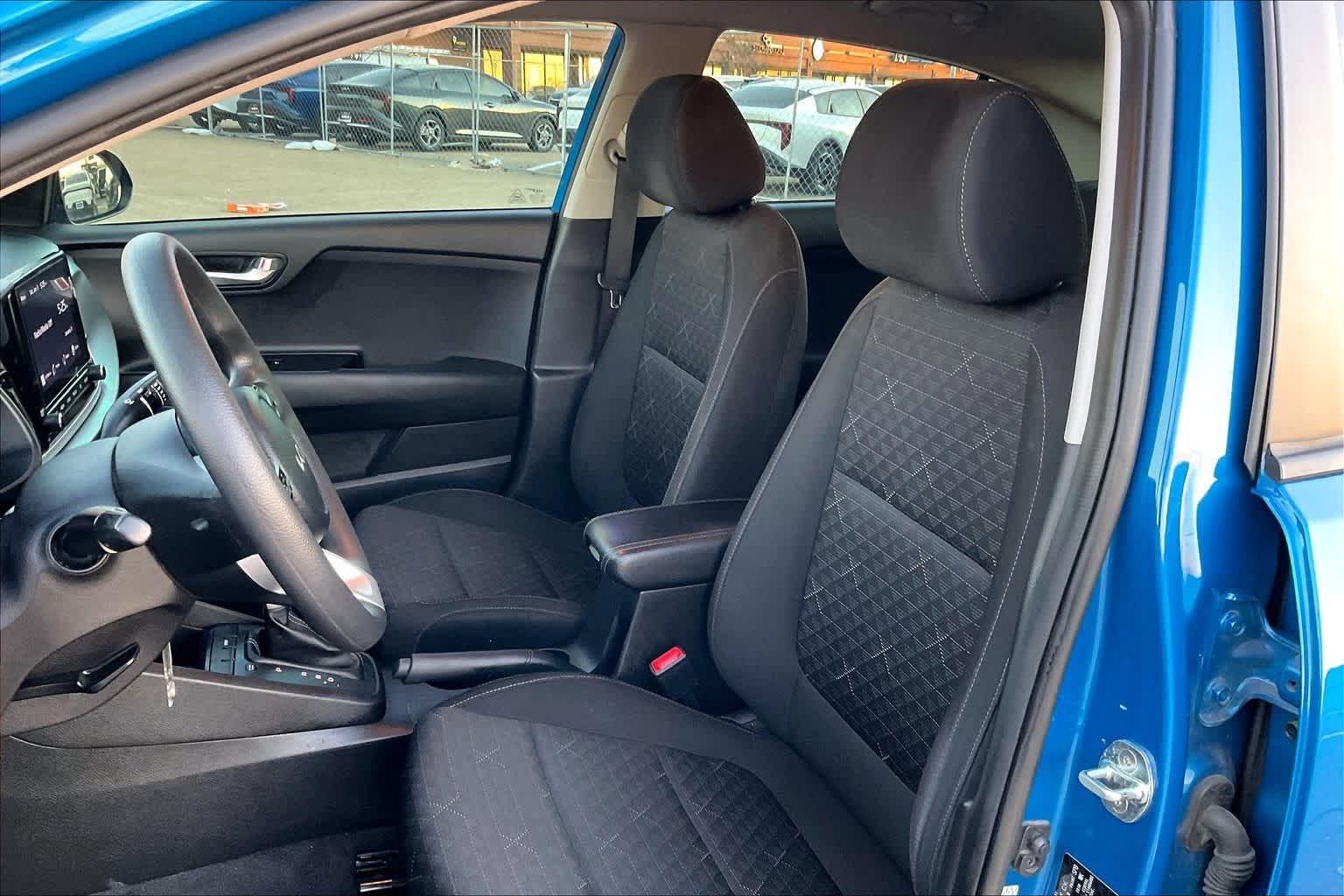 Thumbnail: 2022 Kia Rio - 10