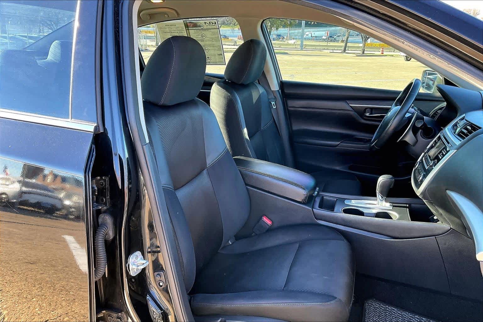 Thumbnail: 2017 Nissan Altima - 13