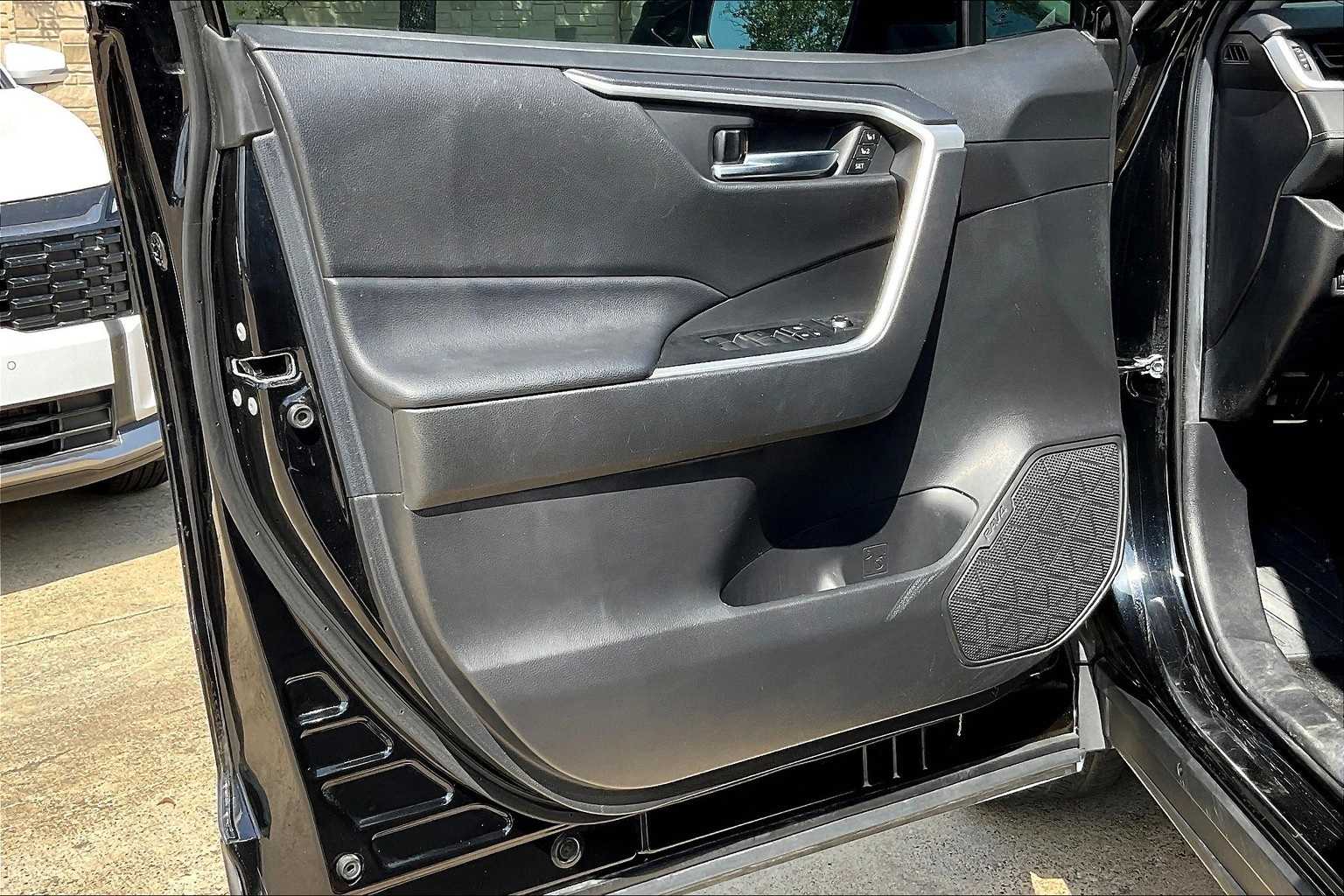 Thumbnail: 2021 Toyota RAV4 - 27