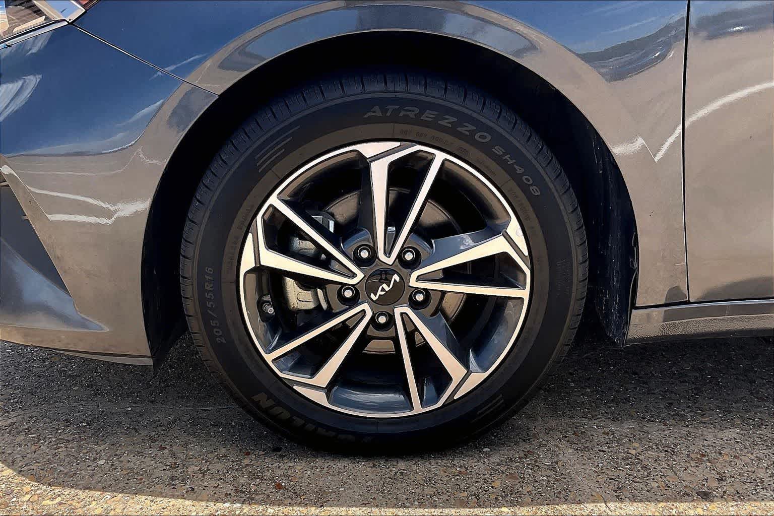 Thumbnail: 2023 Kia Forte - 7