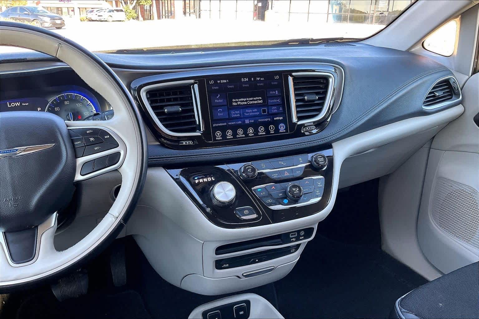 Thumbnail: 2017 Chrysler Pacifica - 15