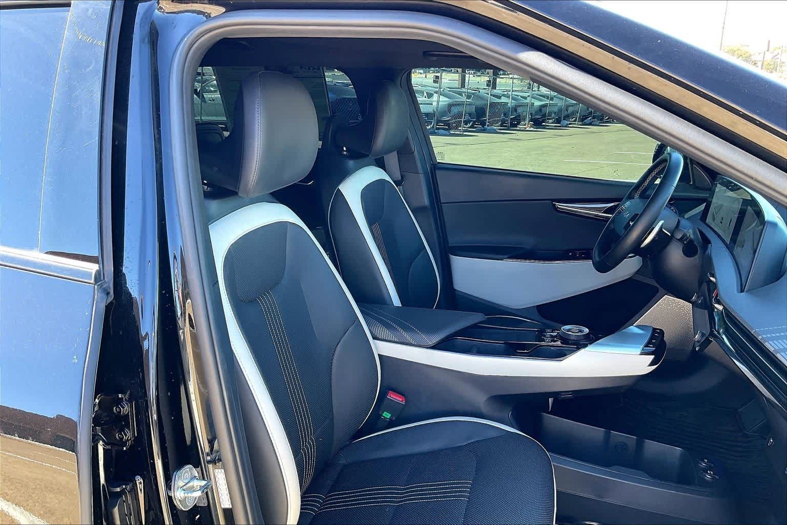 Thumbnail: 2023 Kia EV6 - 13