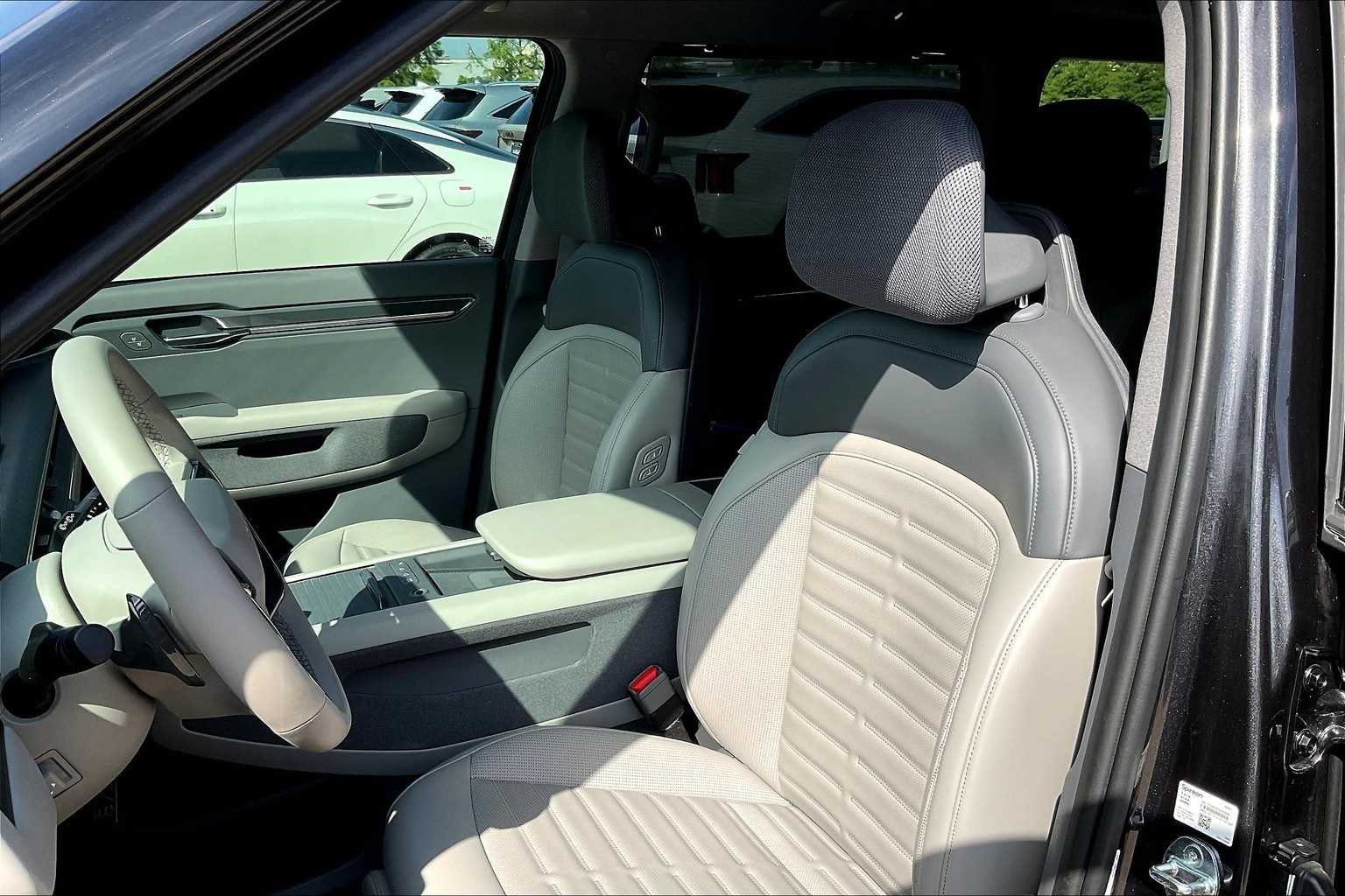 Thumbnail: 2024 Kia EV9 - 10