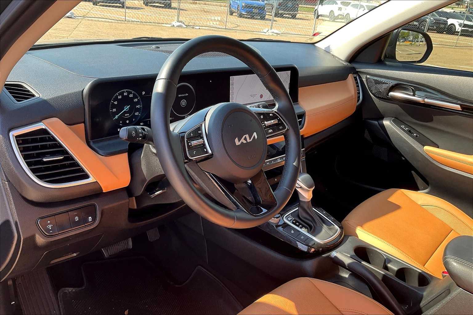 2024 Kia Seltos EX photo 2