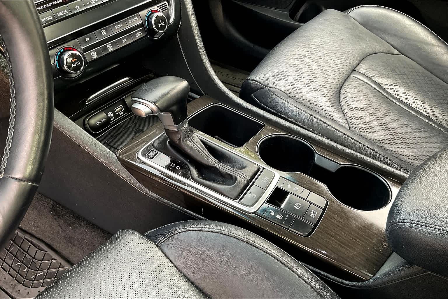 Thumbnail: 2020 Kia Optima - 16