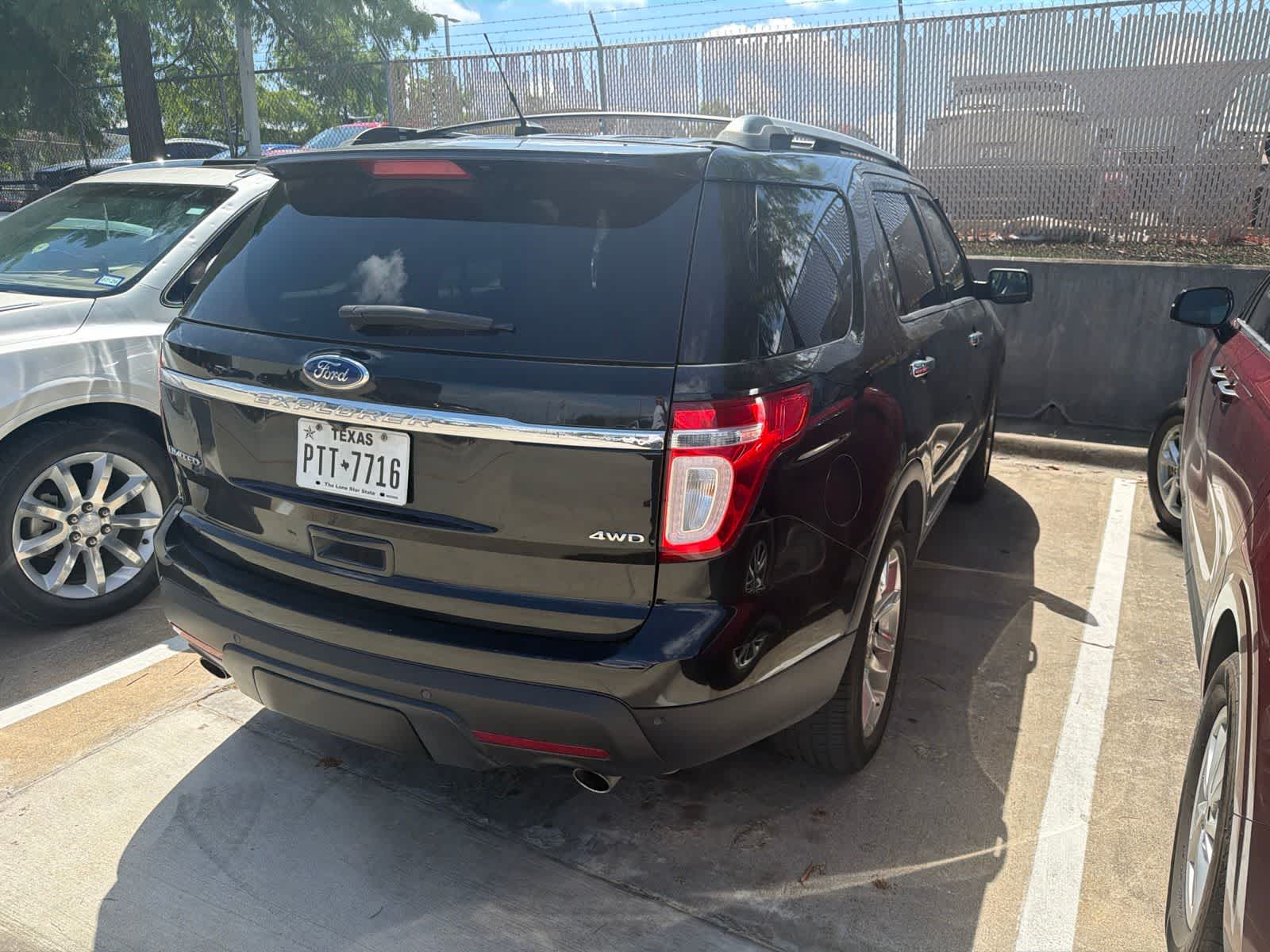 Thumbnail: 2011 Ford Explorer - 3
