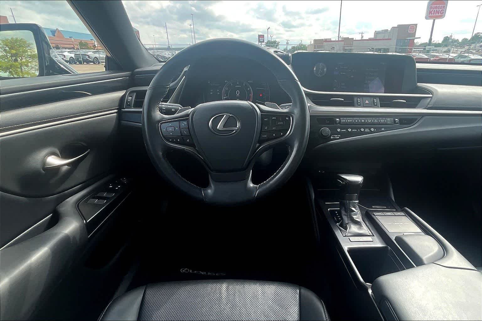 Thumbnail: 2020 Lexus ES - 14