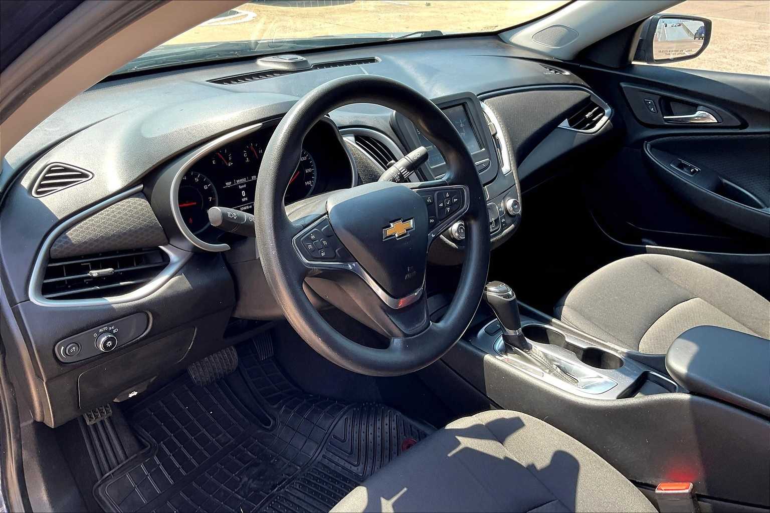 Thumbnail: 2016 Chevrolet Malibu - 2