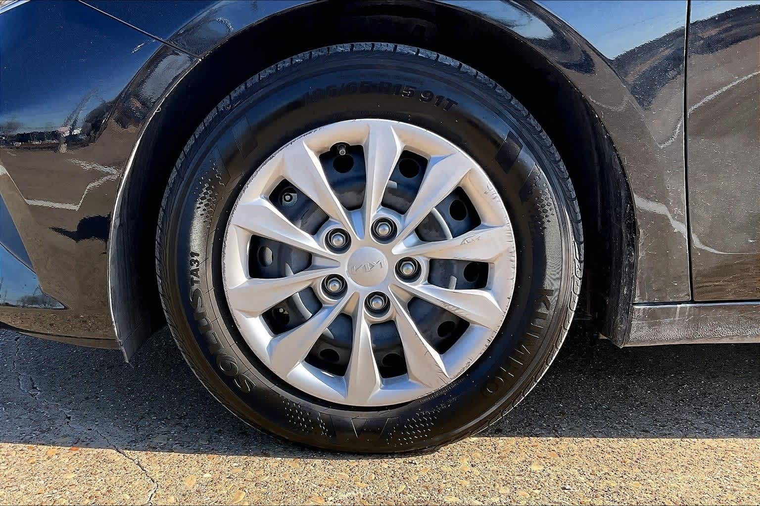 Thumbnail: 2024 Kia Forte - 7