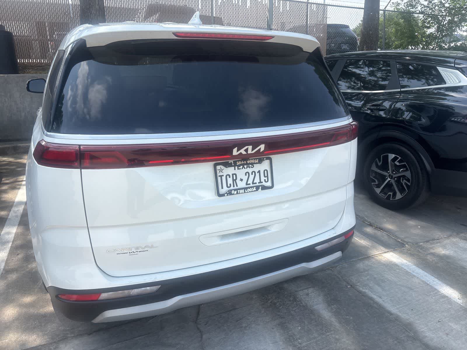 Thumbnail: 2023 Kia Carnival - 5
