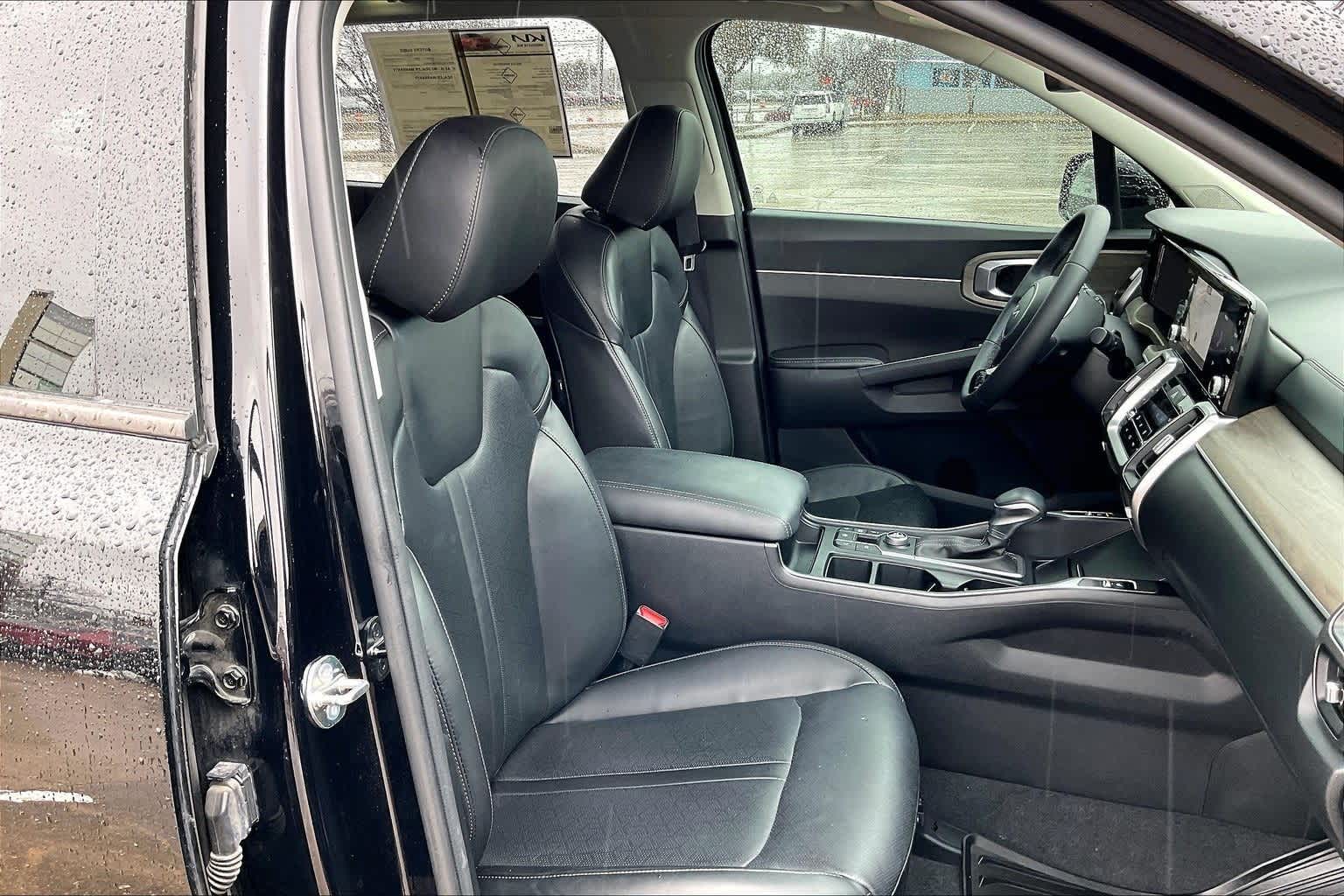 Thumbnail: 2023 Kia Sorento - 12