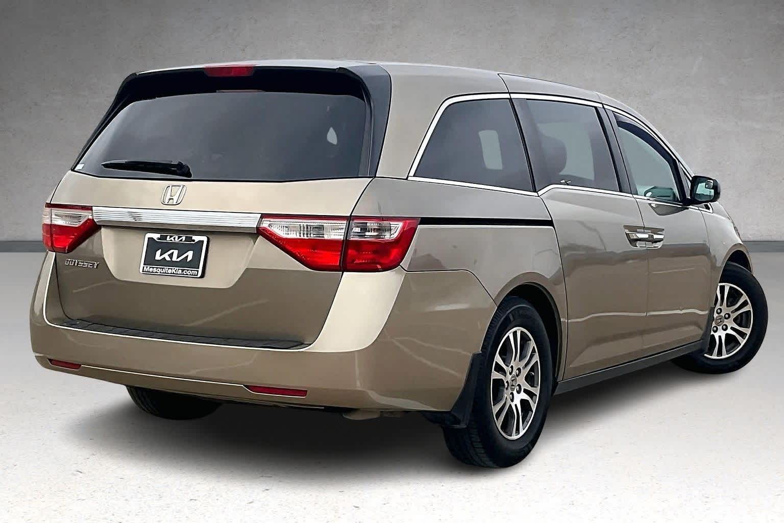 Thumbnail: 2011 Honda Odyssey - 21