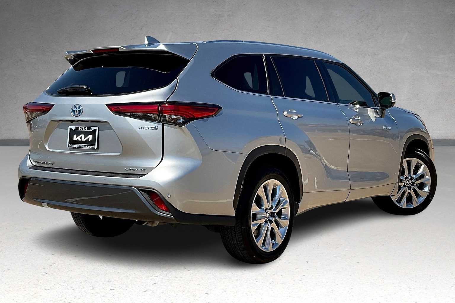 Thumbnail: 2021 Toyota Highlander - 22