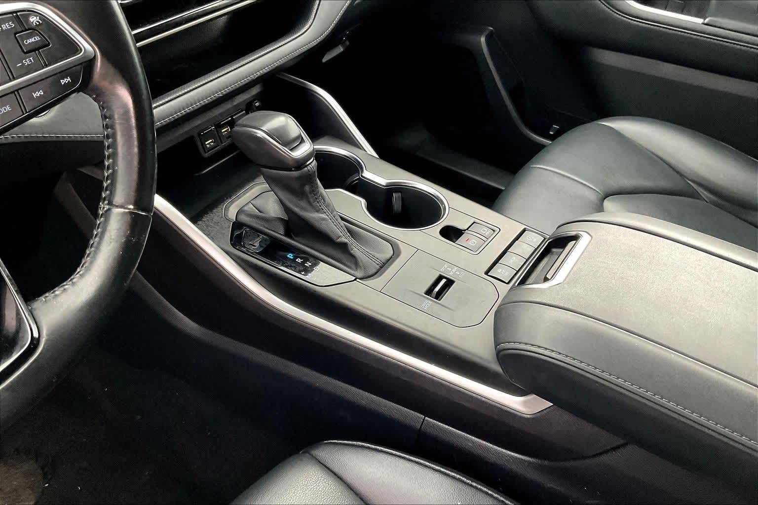 Thumbnail: 2021 Toyota Highlander - 16