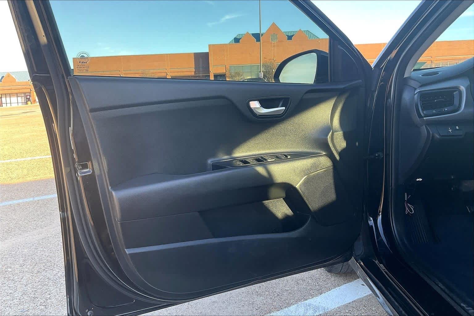 Thumbnail: 2023 Kia Rio - 22