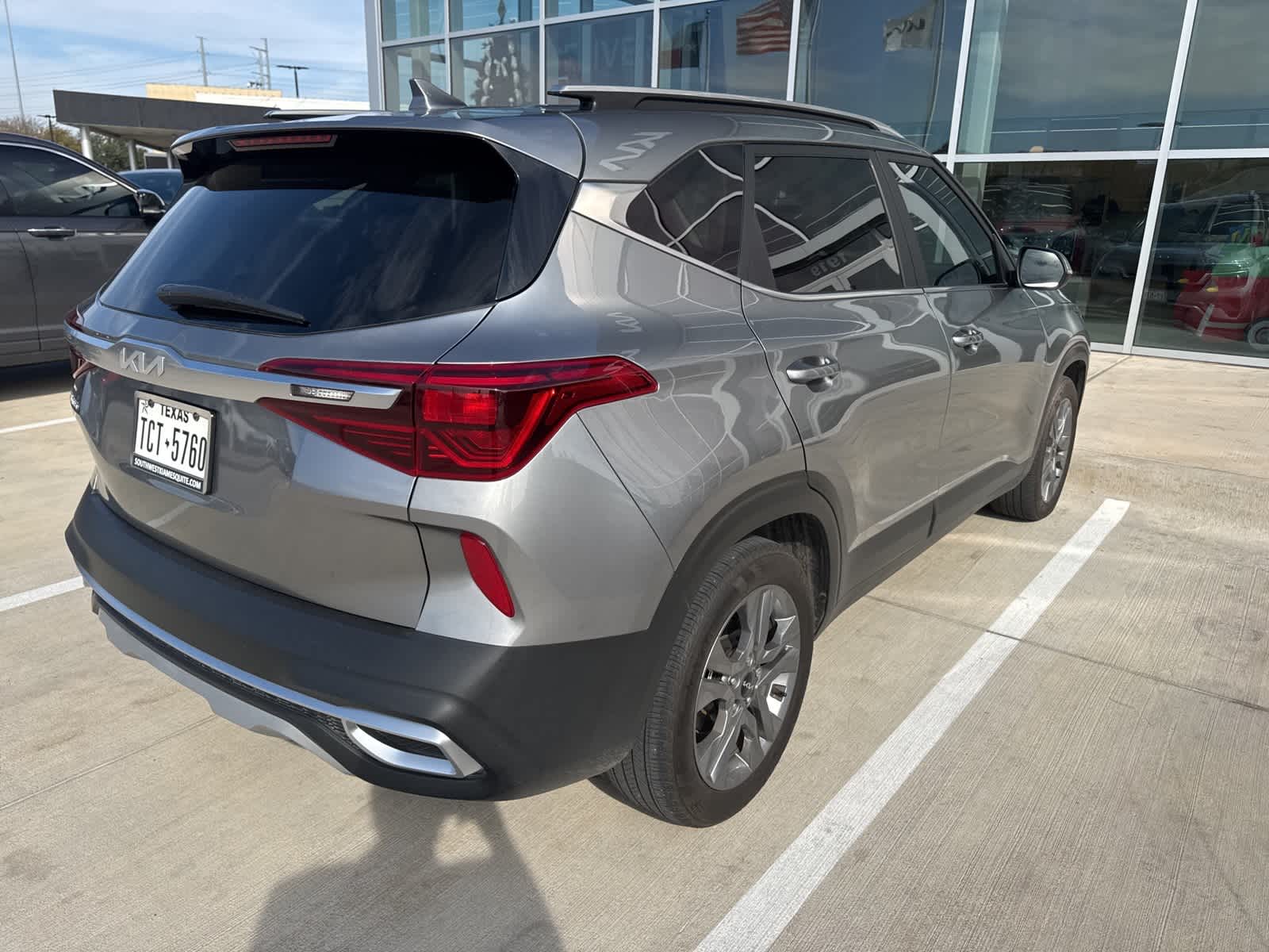 Thumbnail: 2023 Kia Seltos - 6