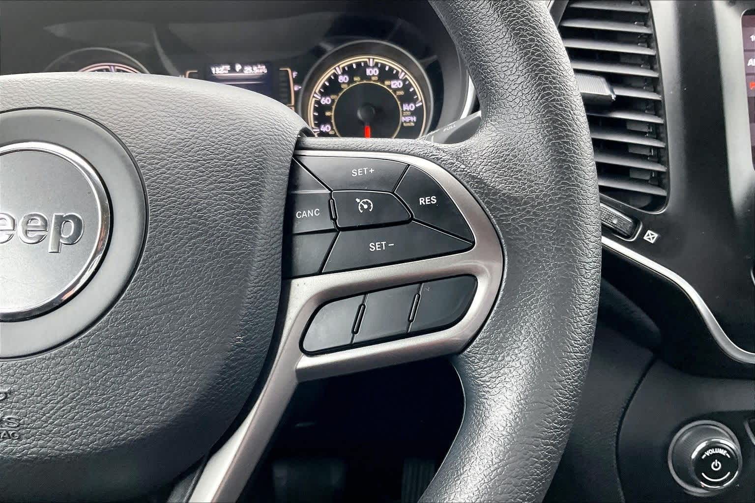 Thumbnail: 2021 Jeep Cherokee - 25