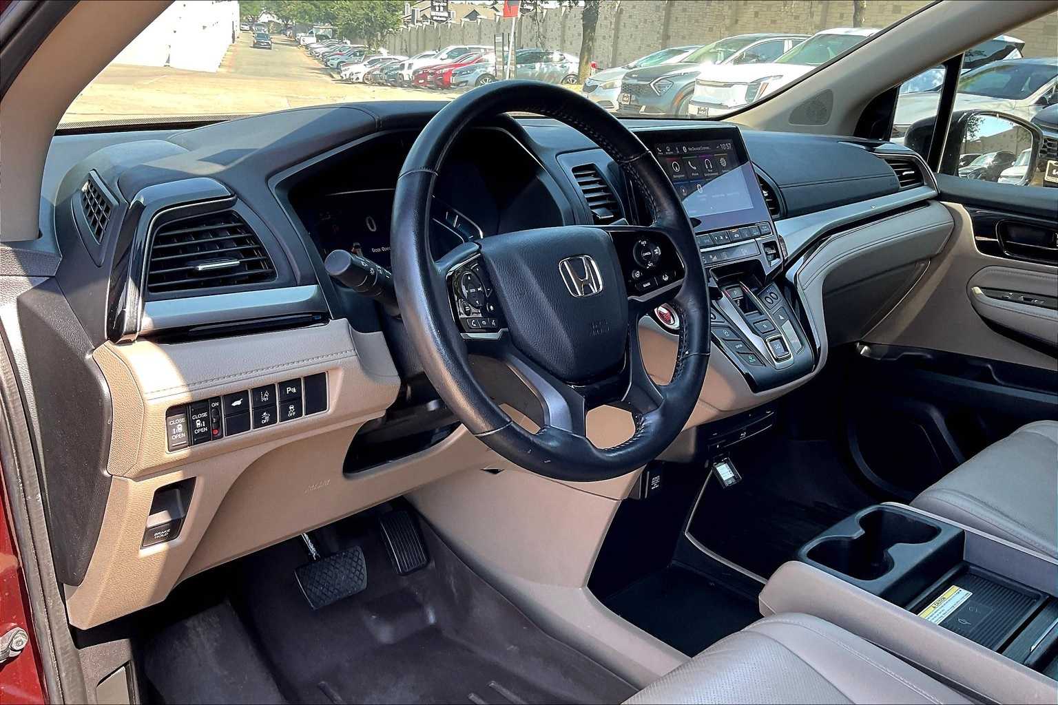 2020 Honda Odyssey Elite photo 2