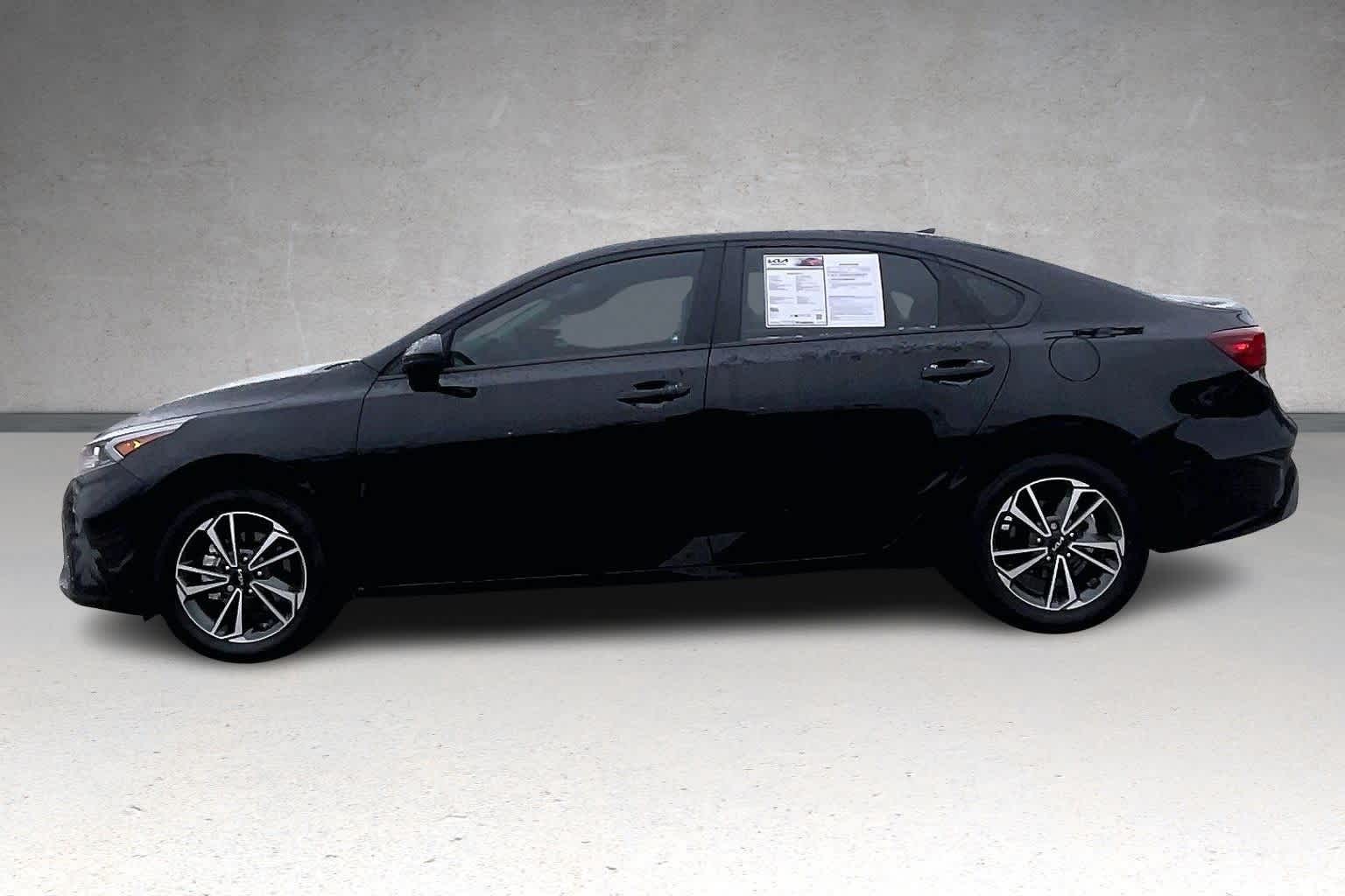 Thumbnail: 2024 Kia Forte - 3