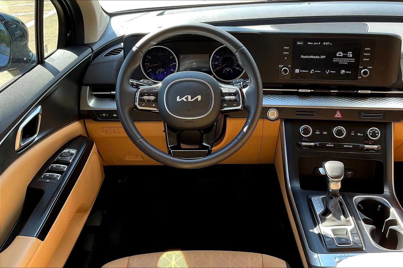 2024 Kia Carnival LX 14
