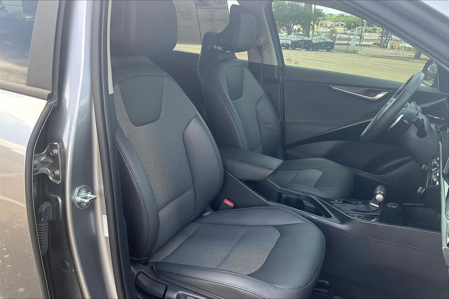 Thumbnail: 2024 Kia Niro - 13