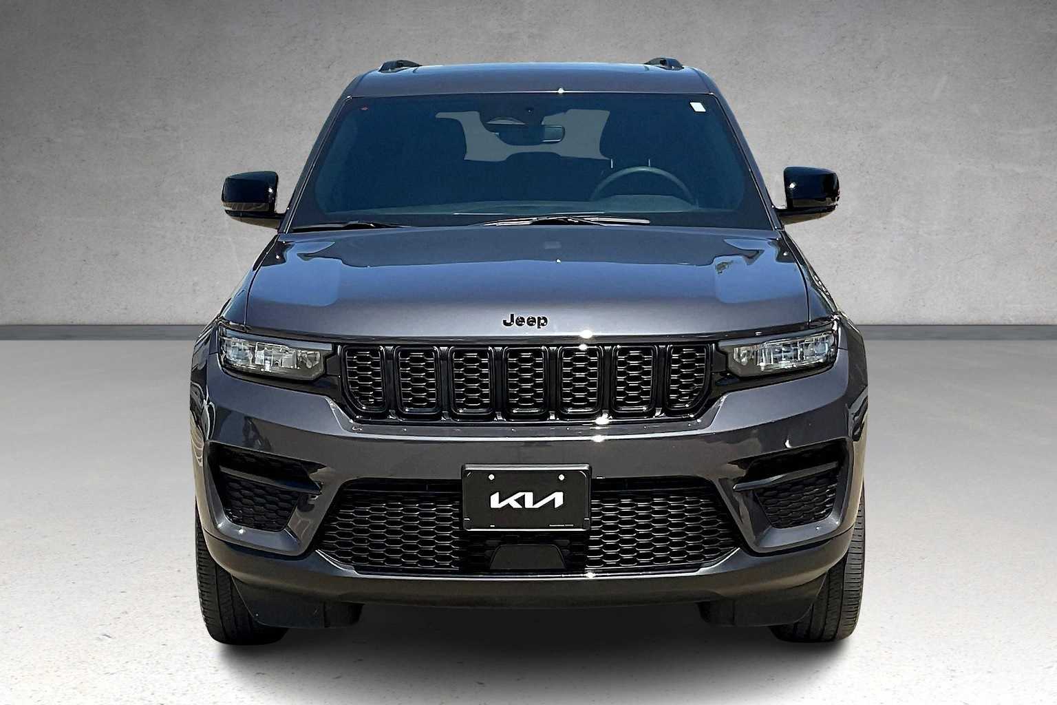 Thumbnail: 2023 Jeep Grand Cherokee - 6