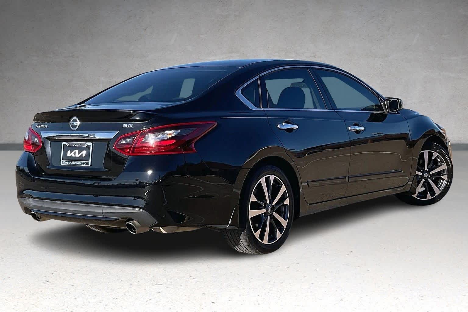 Thumbnail: 2017 Nissan Altima - 22