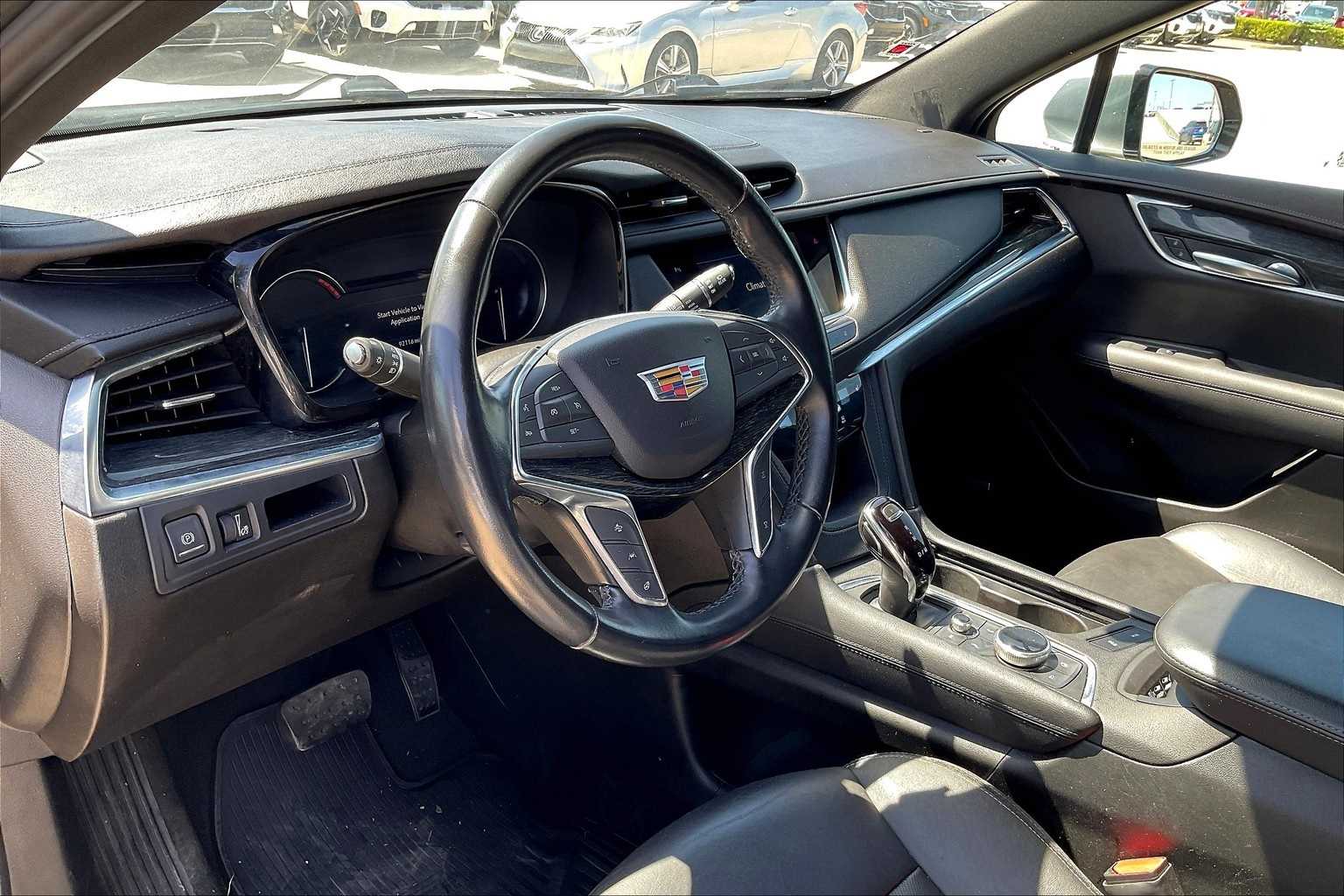 2021 Cadillac XT5 Premium Luxury photo 2