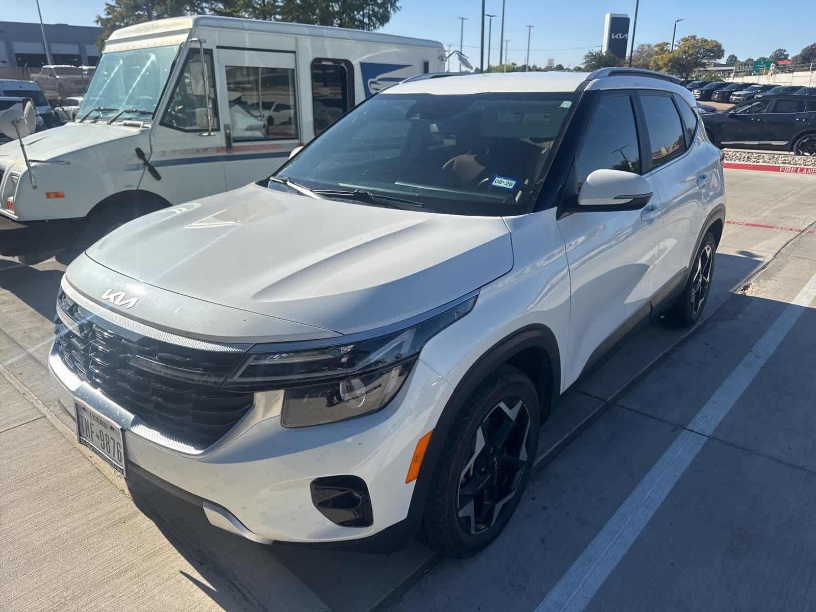 2024 Kia Seltos EX photo 2