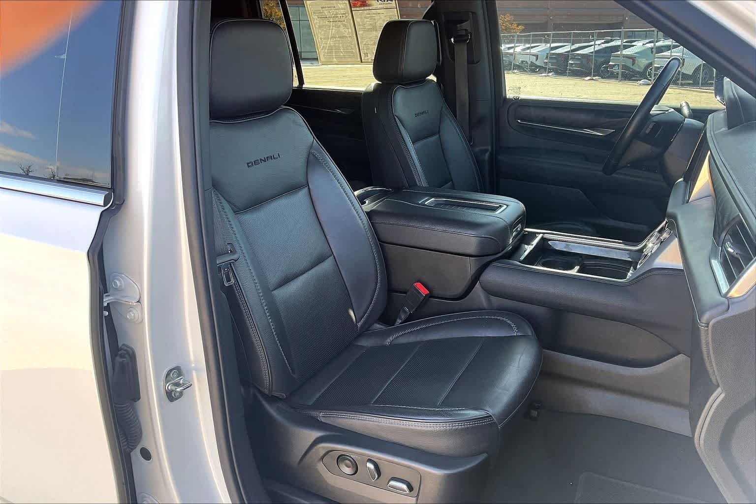 Thumbnail: 2022 GMC Yukon XL - 13