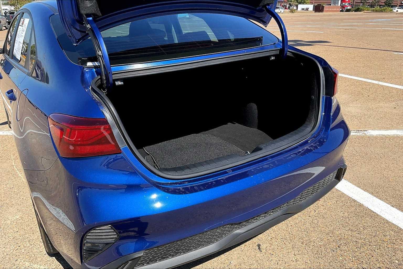 Thumbnail: 2023 Kia Forte - 17