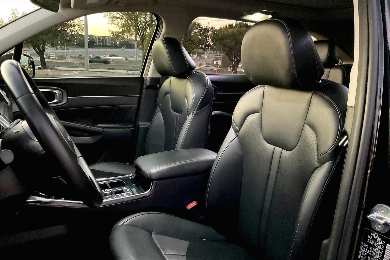 Thumbnail: 2023 Kia Sorento - 9