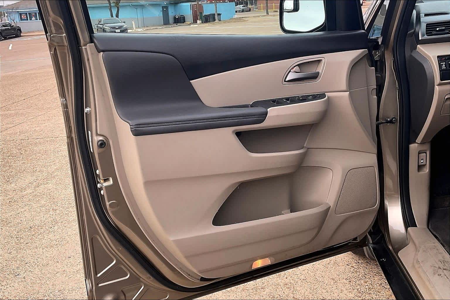 Thumbnail: 2011 Honda Odyssey - 25