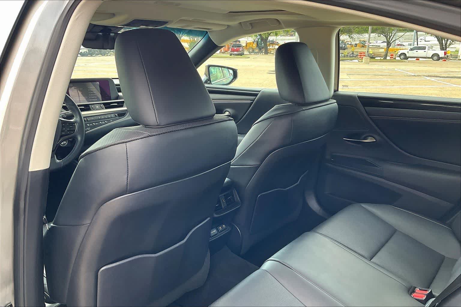 Thumbnail: 2020 Lexus ES - 12