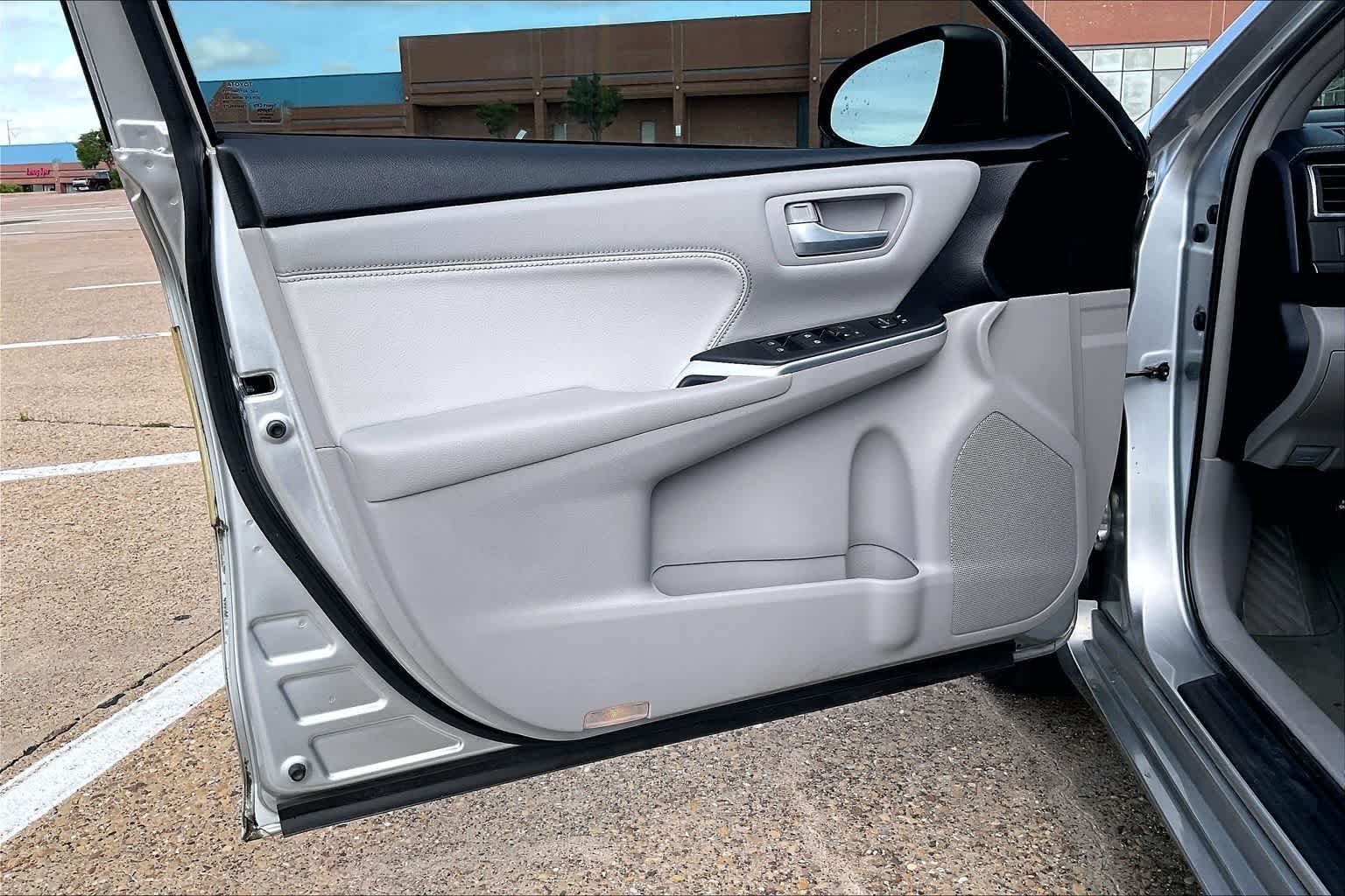Thumbnail: 2017 Toyota Camry - 26