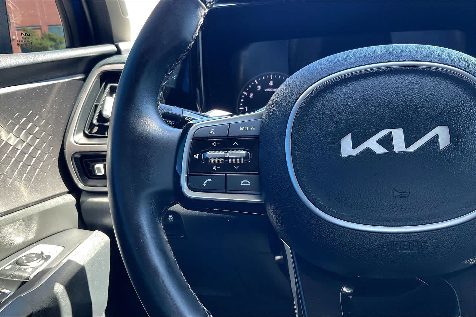 Thumbnail: 2023 Kia Sorento - 24