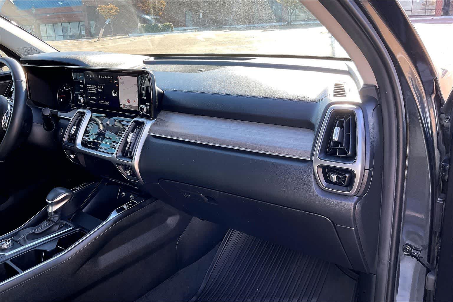 Thumbnail: 2023 Kia Sorento - 23