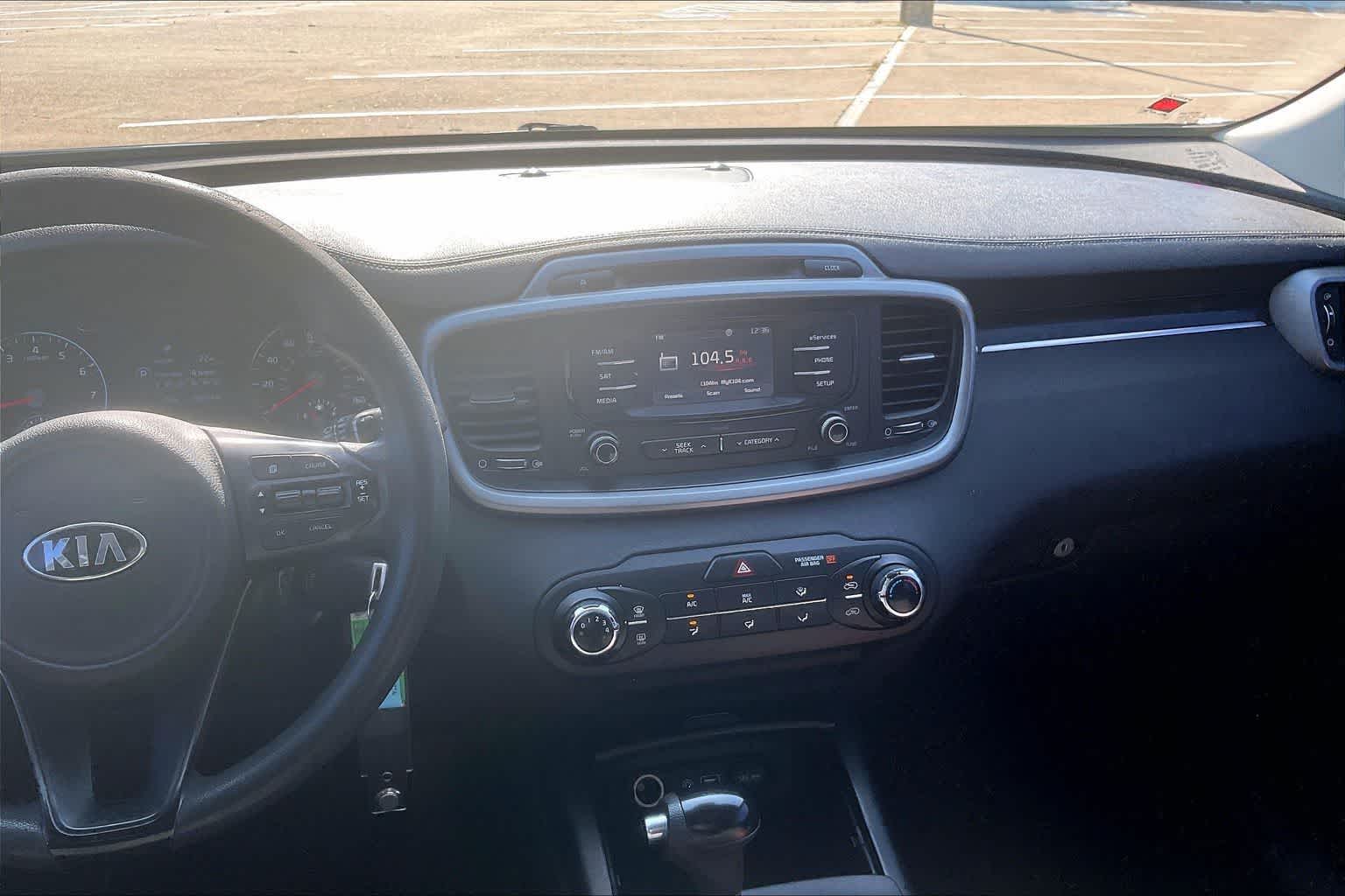 Thumbnail: 2016 Kia Sorento - 13
