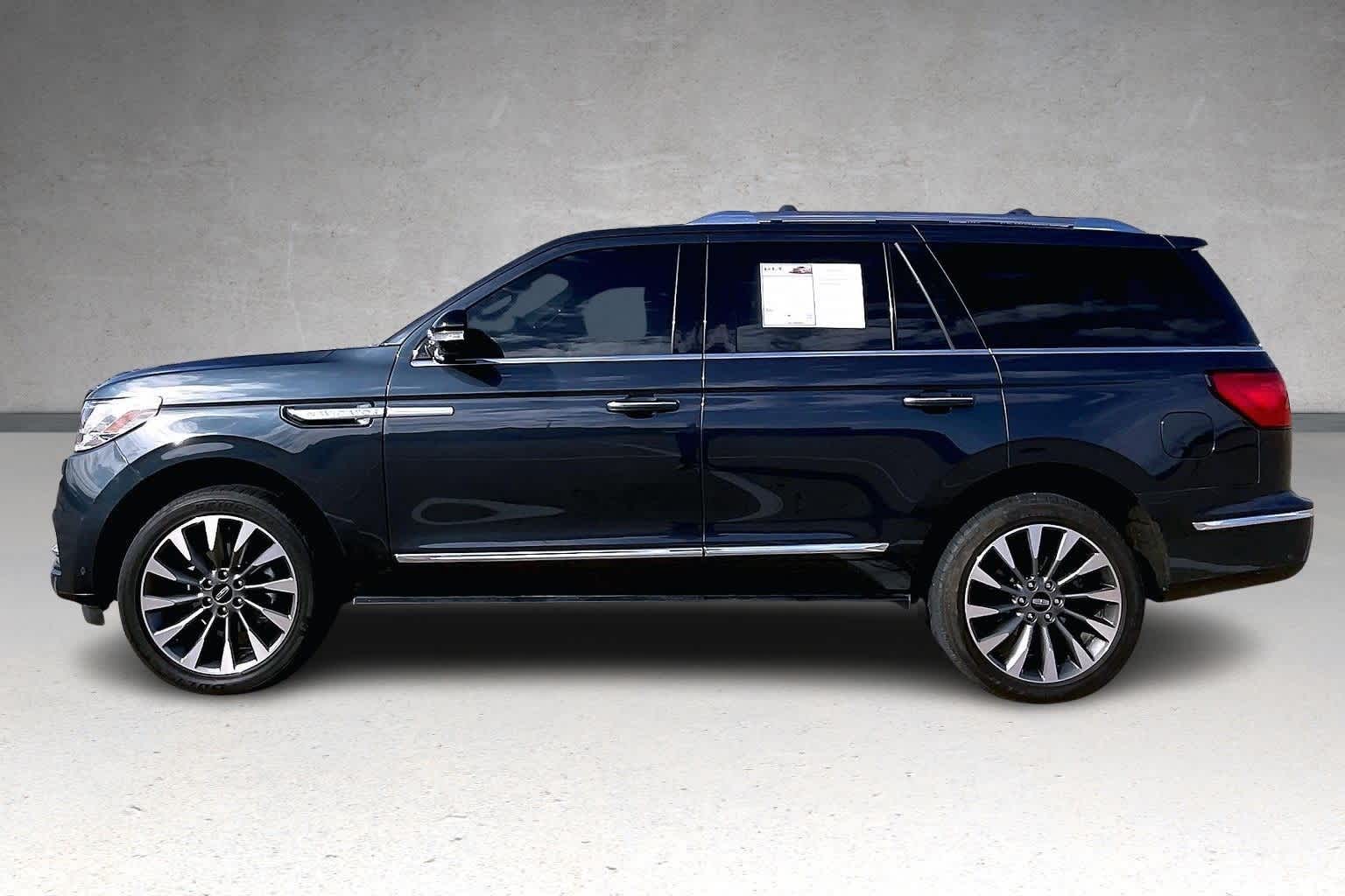 Thumbnail: 2021 Lincoln Navigator - 3