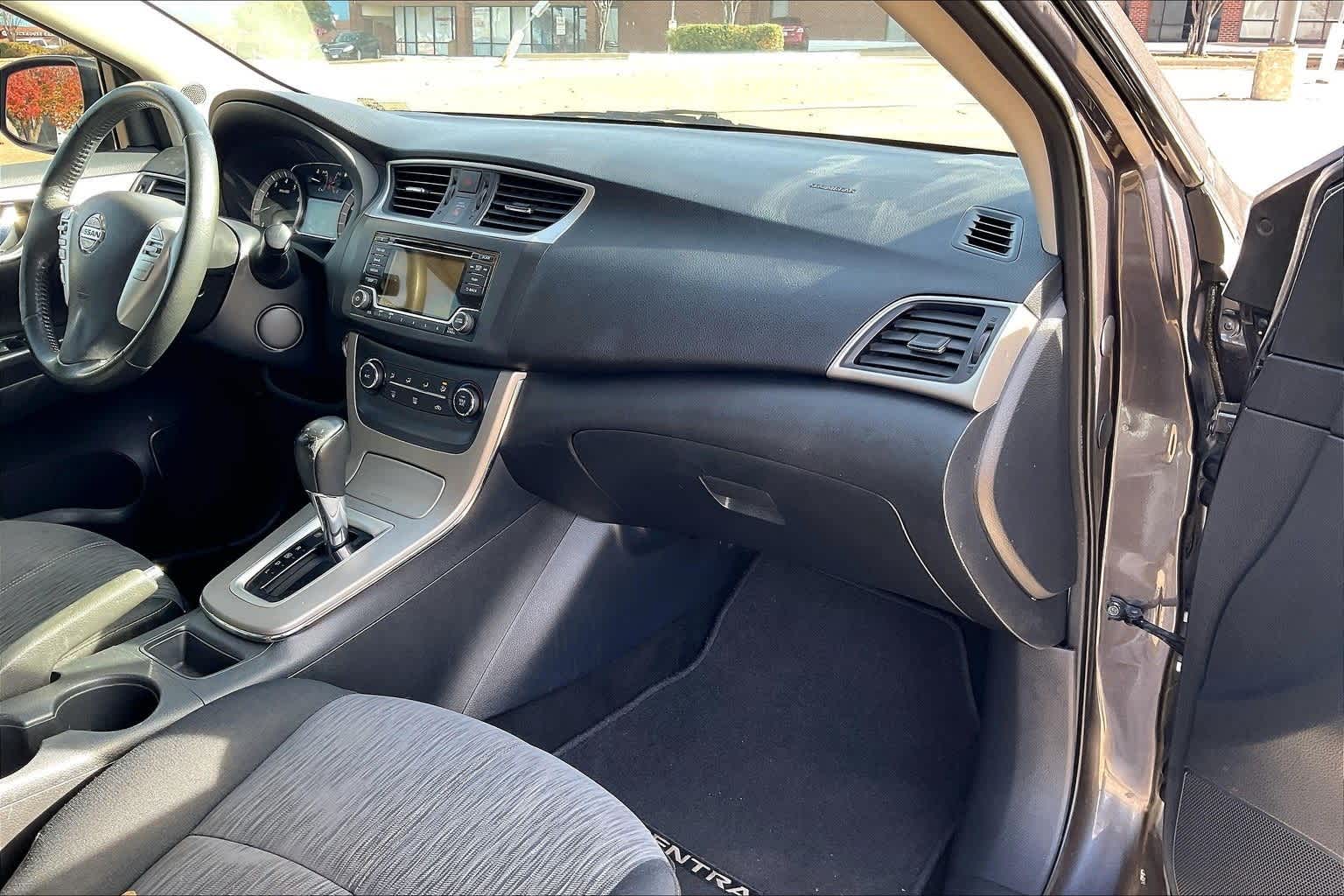 Thumbnail: 2015 Nissan Sentra - 23