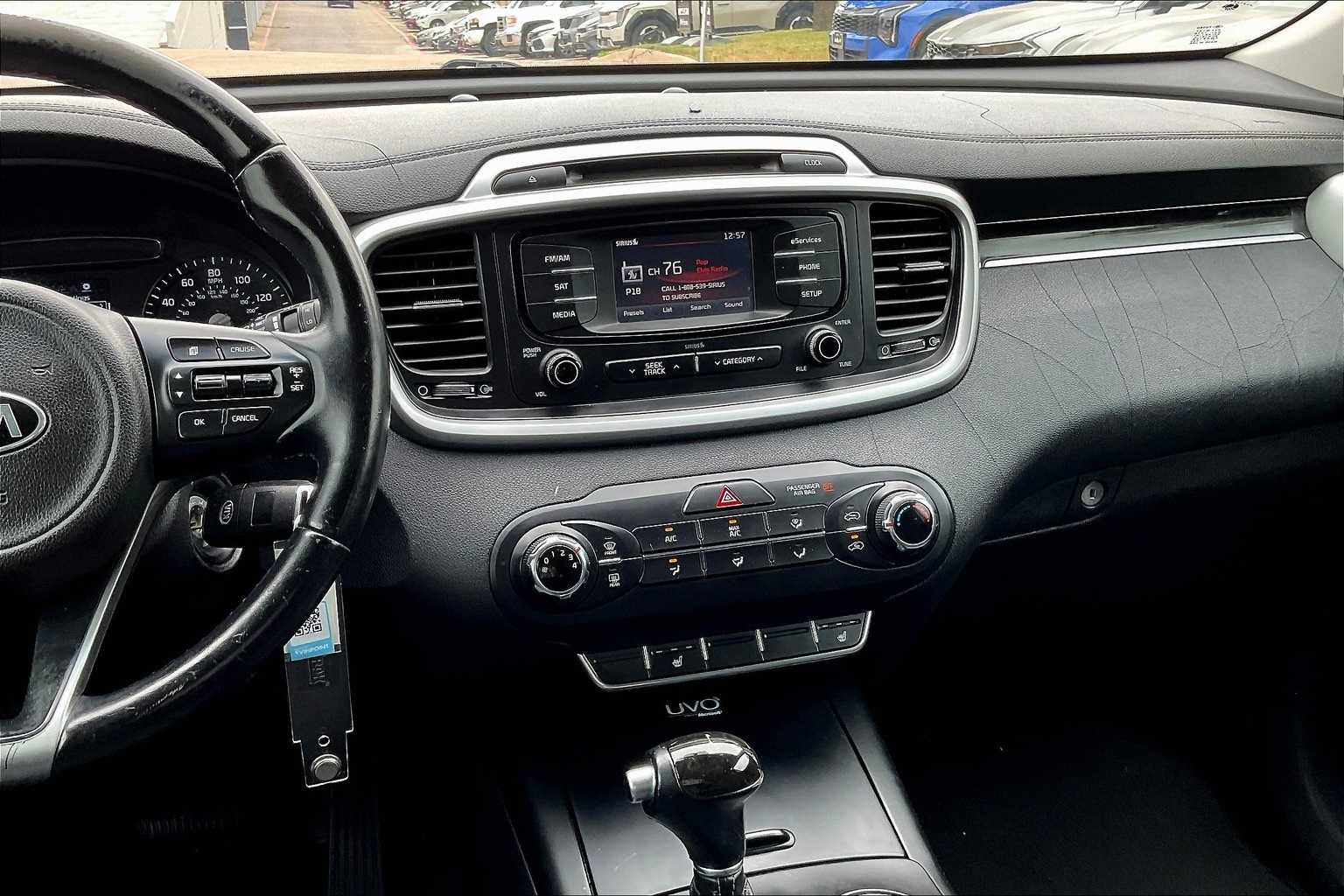 Thumbnail: 2016 Kia Sorento - 15