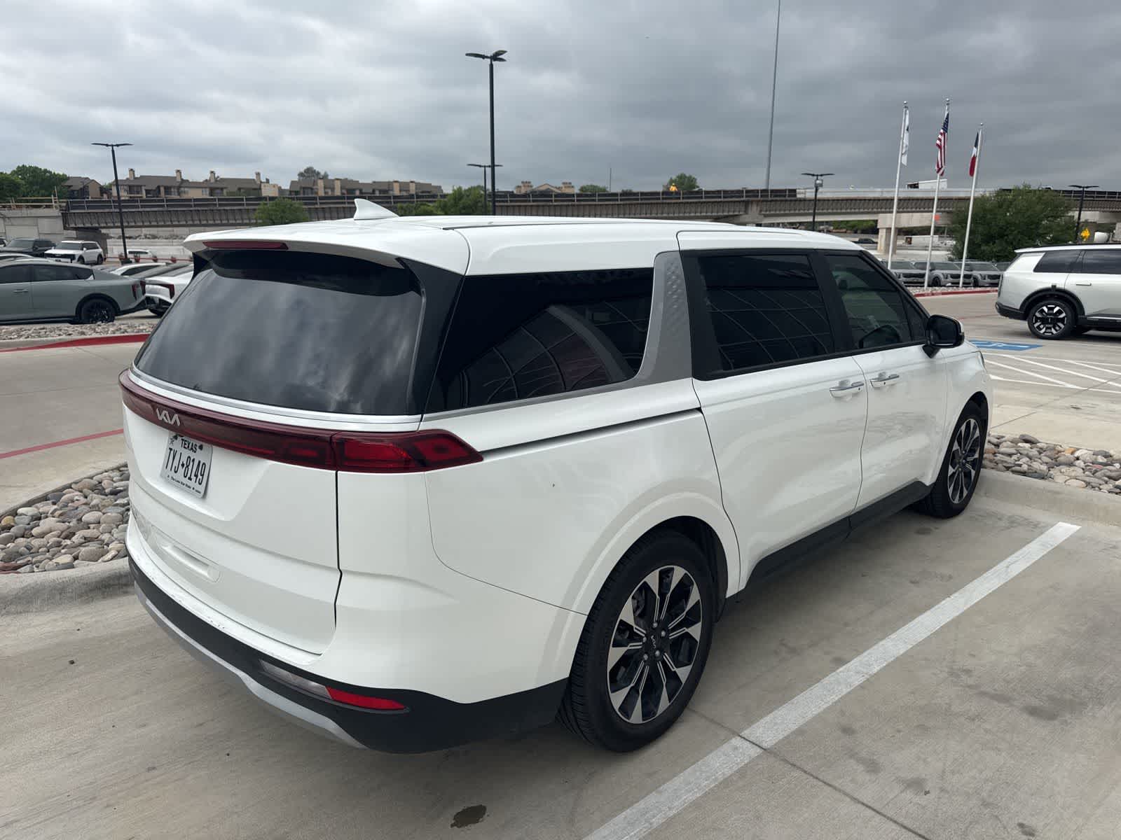 Thumbnail: 2024 Kia Carnival - 4