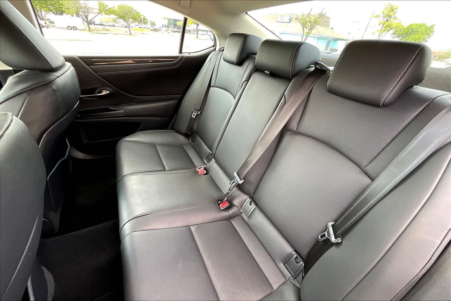 Thumbnail: 2020 Lexus ES - 29