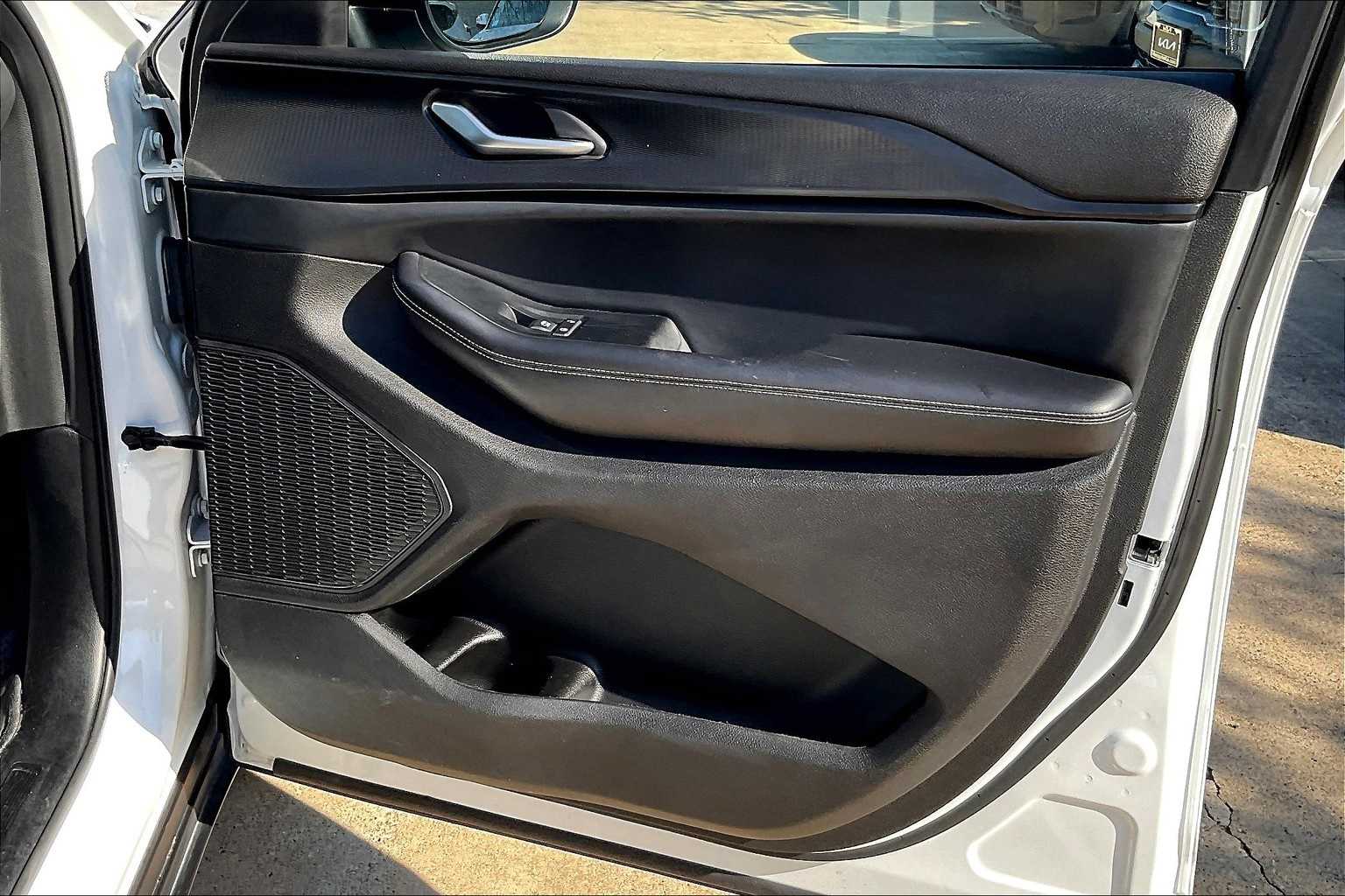 Thumbnail: 2023 Jeep Grand Cherokee - 28