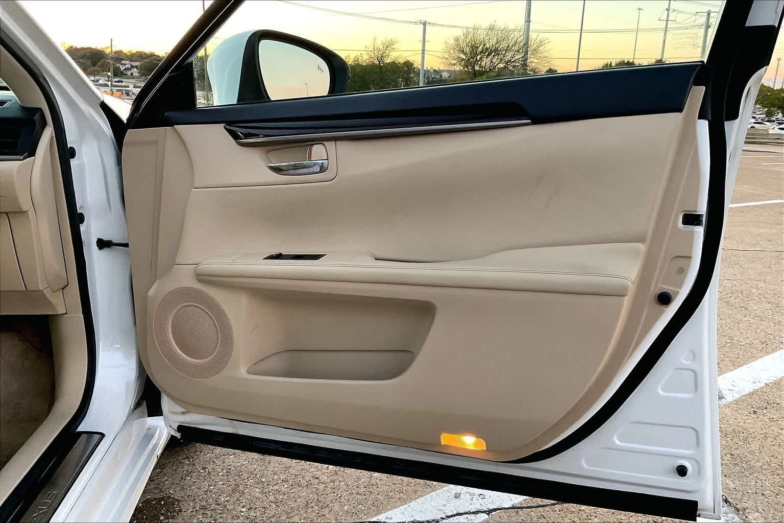 Thumbnail: 2013 Lexus ES - 28