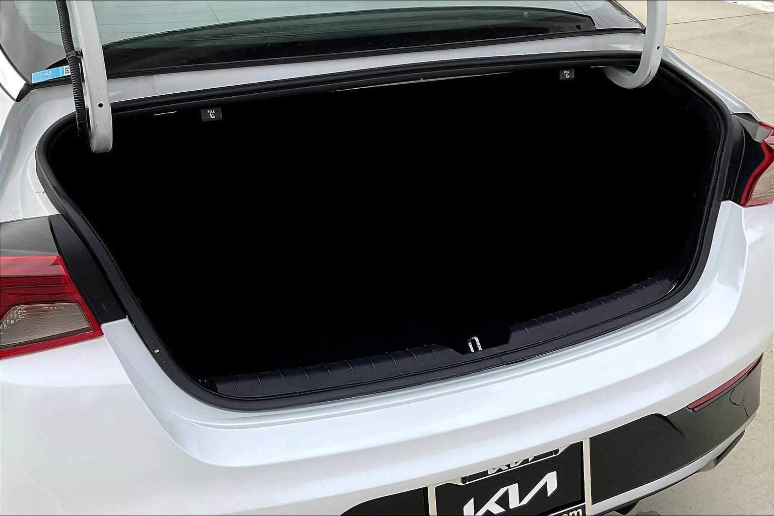 Thumbnail: 2022 Kia K5 - 18