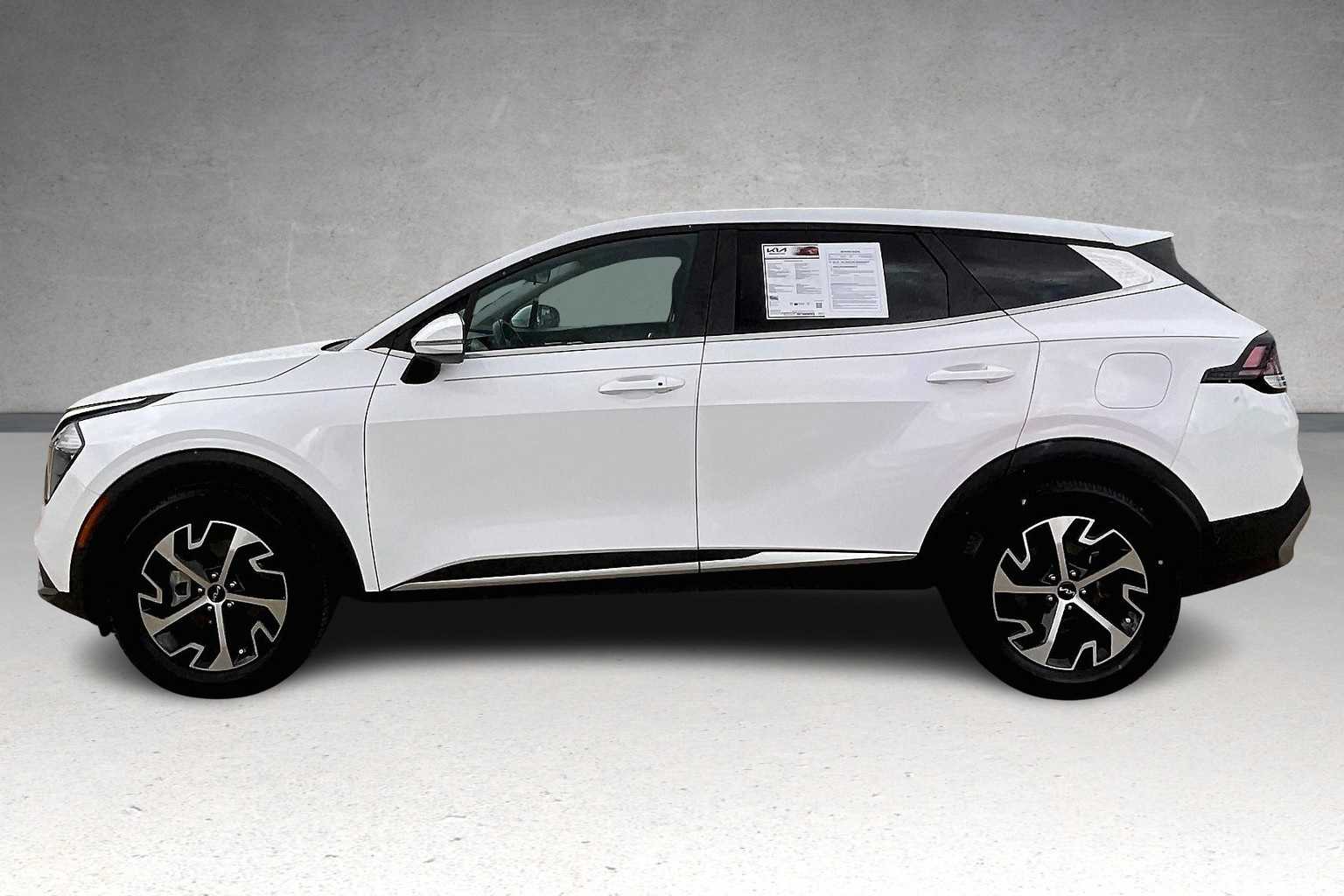Thumbnail: 2023 Kia Sportage - 3