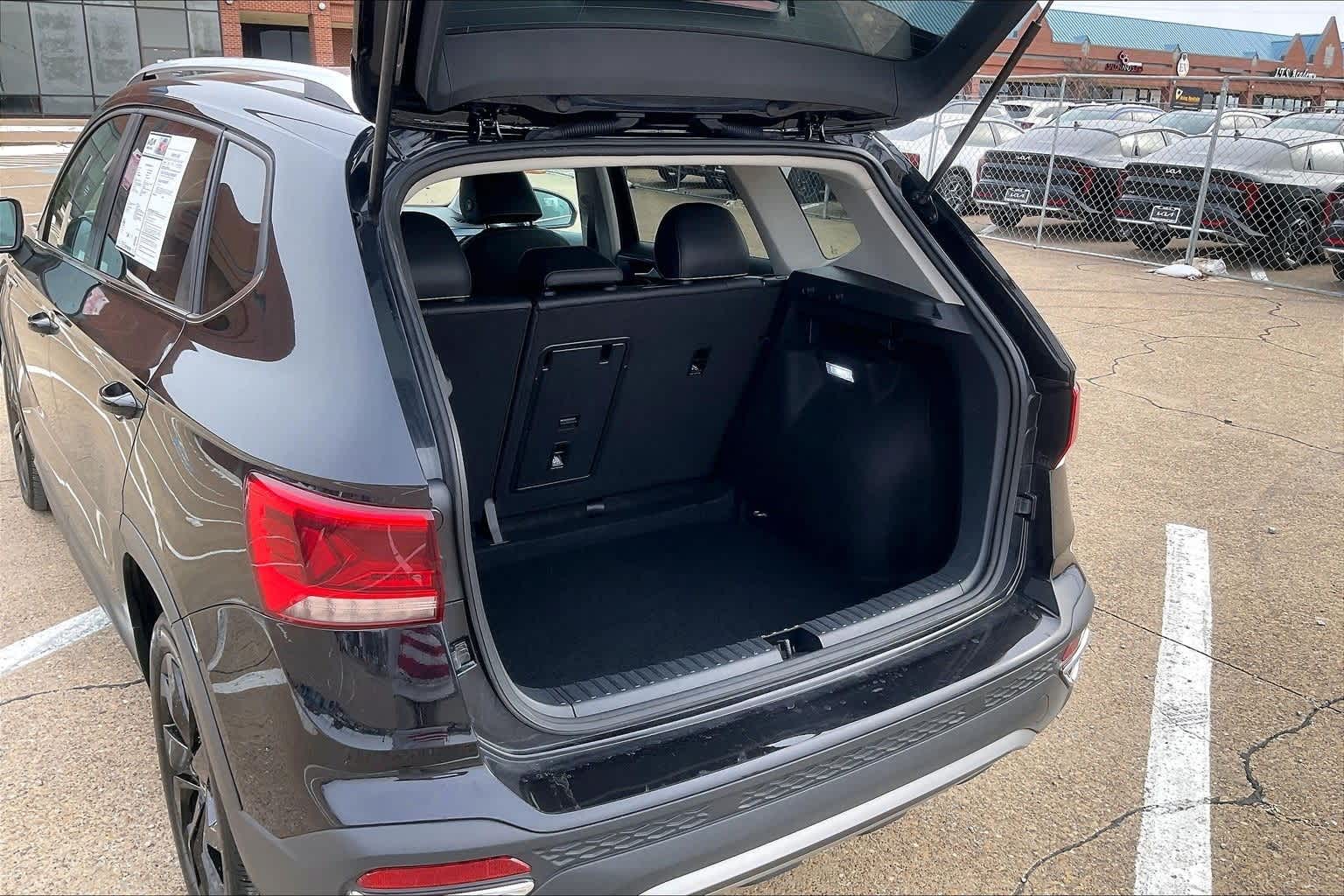 Thumbnail: 2024 Volkswagen Taos - 18