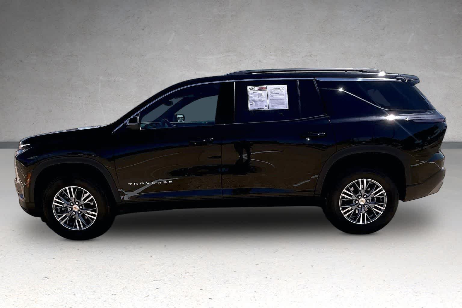 Thumbnail: 2025 Chevrolet Traverse - 3